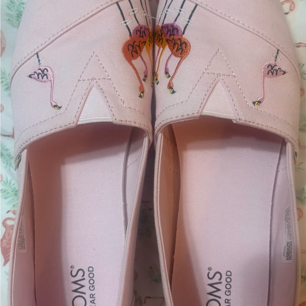 TOMS Women's Pink Flamingo Embroidered Shoes flats sz 10 new condition